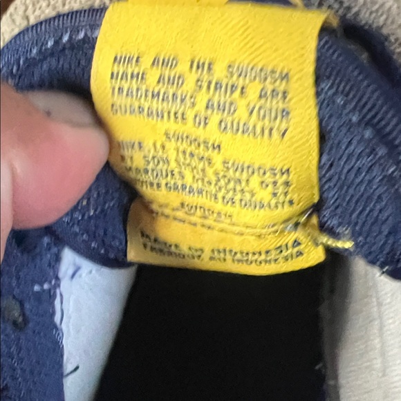 Nike Kids Shoes Yellow and Navy - Picture 6 of 13